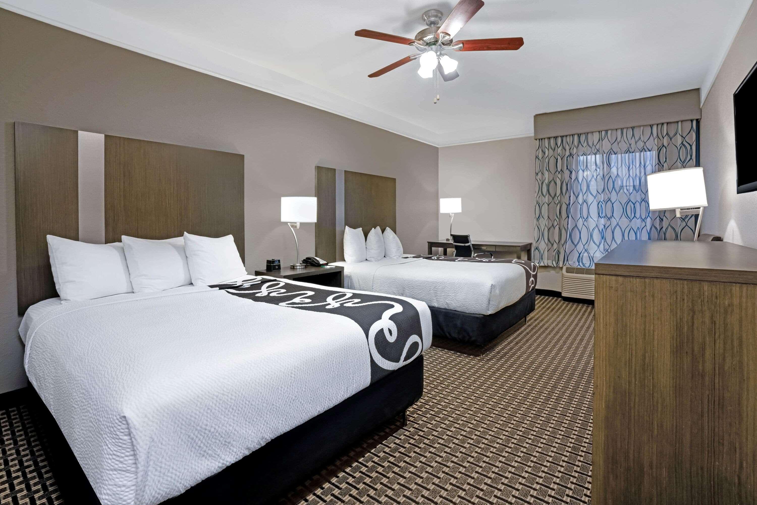 Hotel La Quinta By Wyndham Conroe Exterior foto